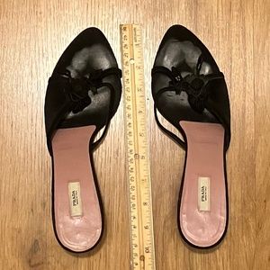 Exquisite Prada 2 1/2 inch kitten heels in black, size 38 1/2.